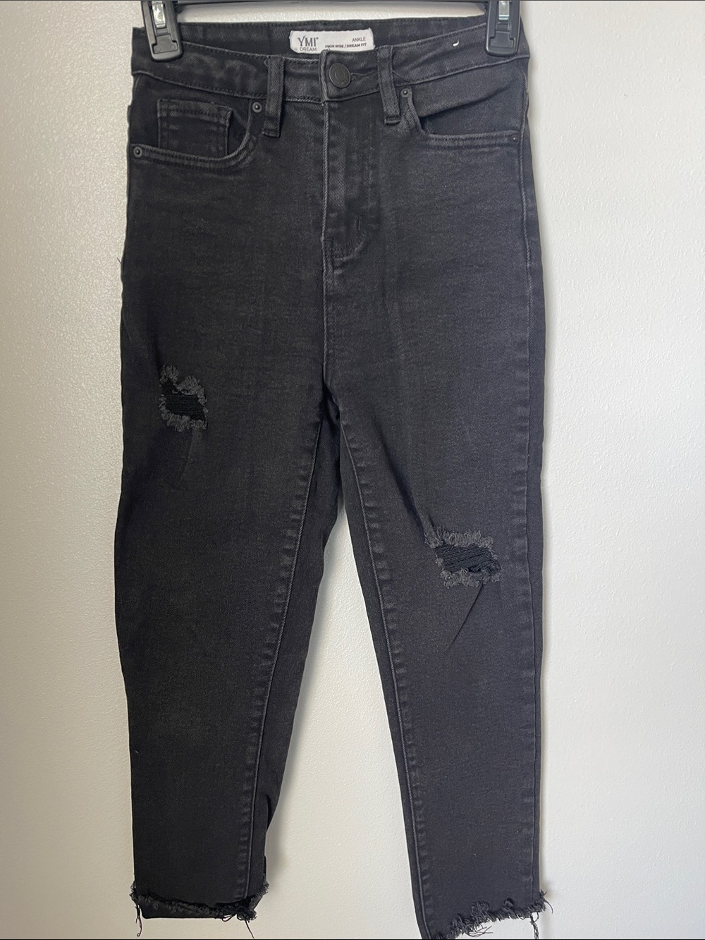 YMI Women's Black Distressed Ankle Jeans size 3/26